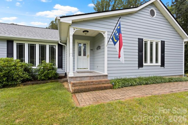 231 Kimberly Ann Drive, Hendersonville, NC 28792