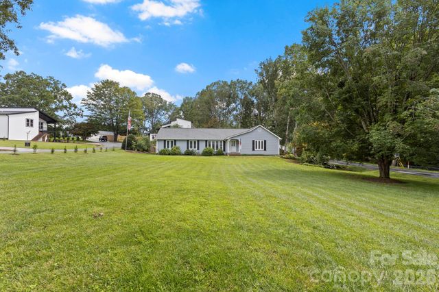 231 Kimberly Ann Drive, Hendersonville, NC 28792