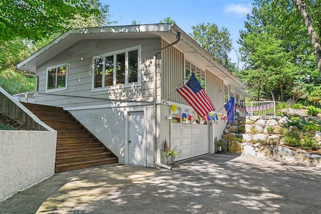 405 Slayton Avenue, Grand Haven, MI 49417