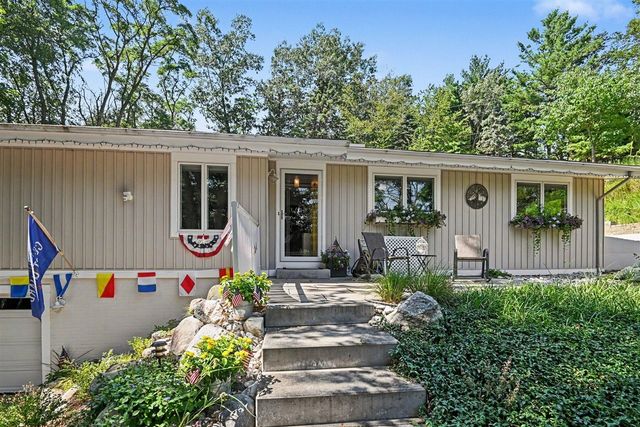 405 Slayton Avenue, Grand Haven, MI 49417