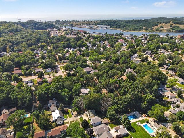405 Slayton Avenue, Grand Haven, MI 49417