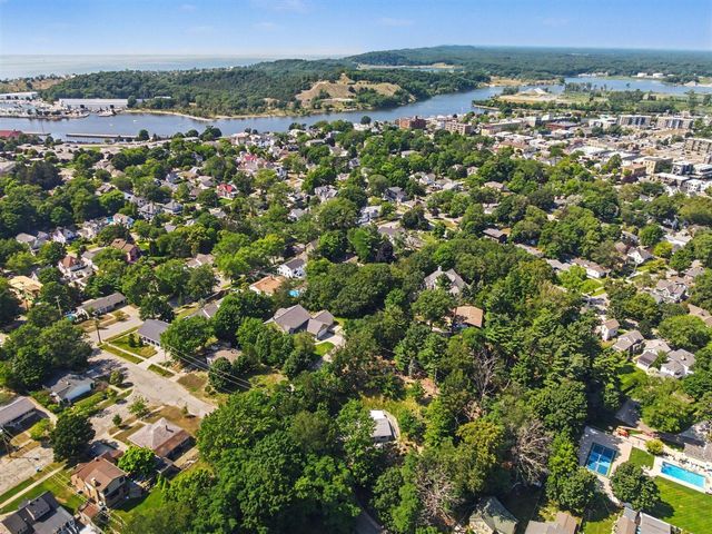 405 Slayton Avenue, Grand Haven, MI 49417