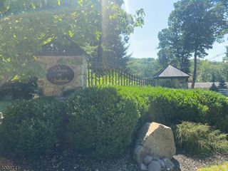 8 Quarry Mountain Ln, Montville Twp., NJ 07045