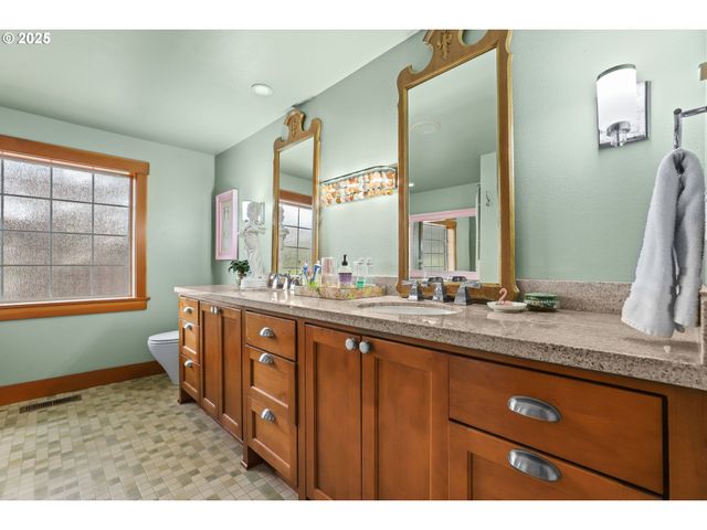 89728 OCEAN Dr, Warrenton, OR 97146