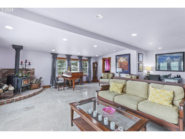 89728 OCEAN Dr, Warrenton, OR 97146