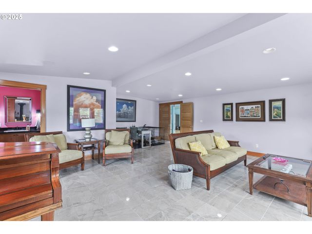 89728 OCEAN Dr, Warrenton, OR 97146