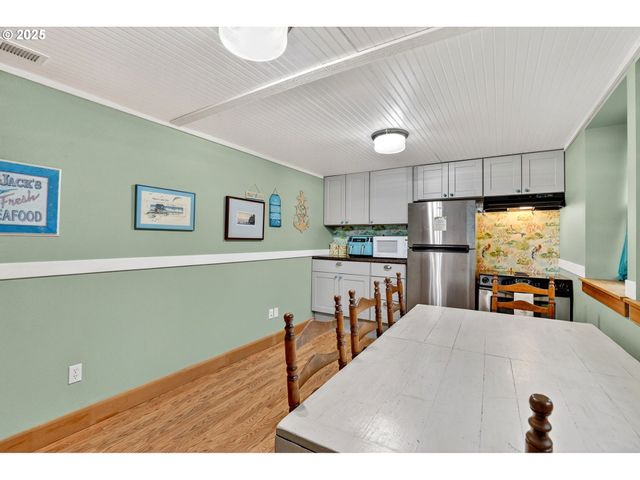 89728 OCEAN Dr, Warrenton, OR 97146