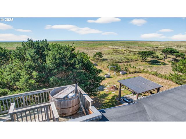 89728 OCEAN Dr, Warrenton, OR 97146