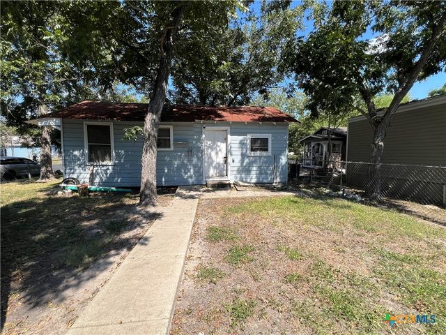 1002 E Park Avenue, Victoria, TX 77901