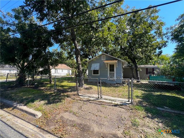 1002 E Park Avenue, Victoria, TX 77901