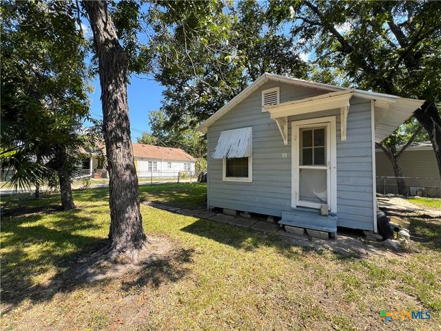 1002 E Park Avenue, Victoria, TX 77901