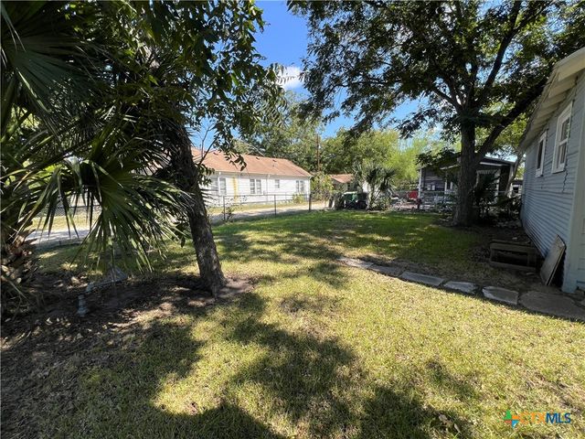 1002 E Park Avenue, Victoria, TX 77901