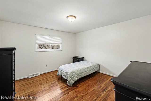 6605 Emerald Lake Drive, Troy, MI 48085