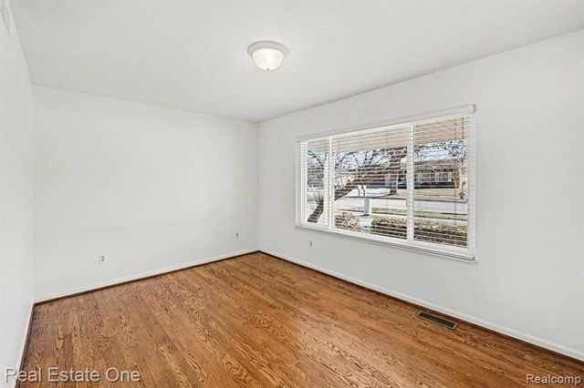 6605 Emerald Lake Drive, Troy, MI 48085