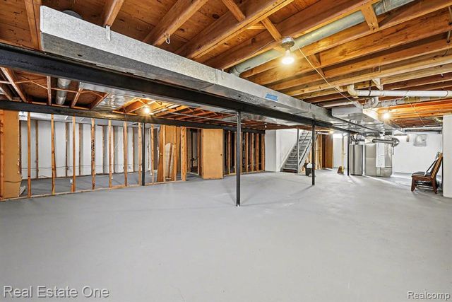 6605 Emerald Lake Drive, Troy, MI 48085