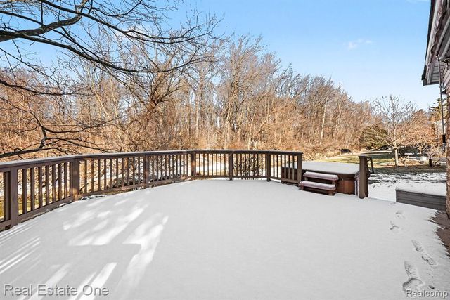 6605 Emerald Lake Drive, Troy, MI 48085