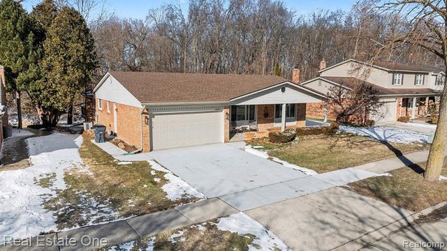 6605 Emerald Lake Drive, Troy, MI 48085