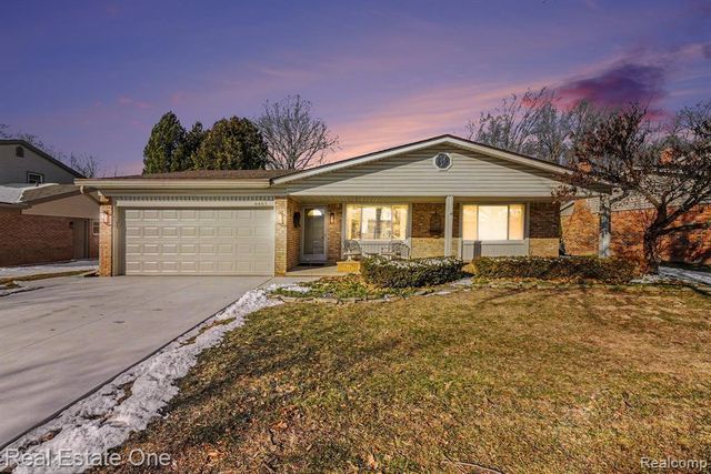 6605 Emerald Lake Drive, Troy, MI 48085