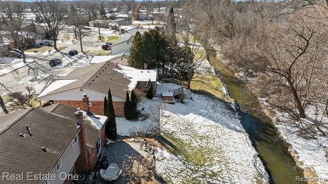 6605 Emerald Lake Drive, Troy, MI 48085