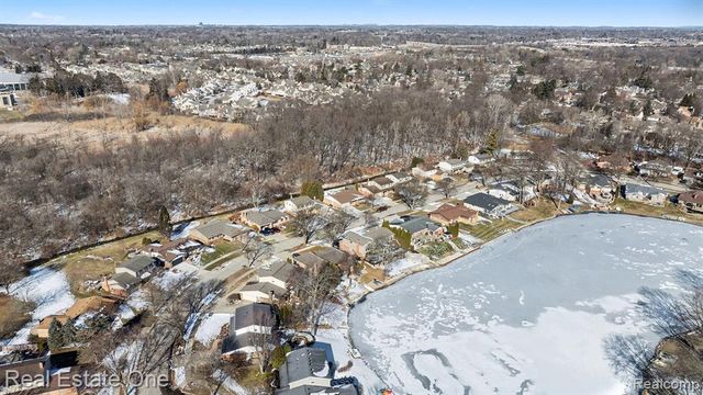 6605 Emerald Lake Drive, Troy, MI 48085
