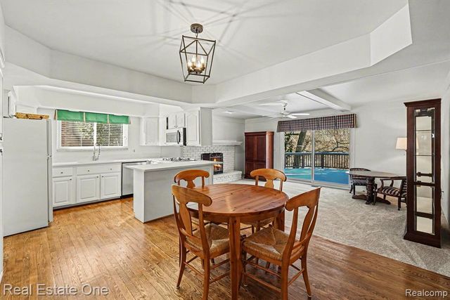 6605 Emerald Lake Drive, Troy, MI 48085