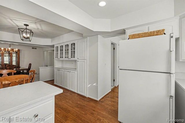 6605 Emerald Lake Drive, Troy, MI 48085