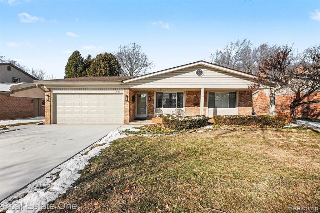 6605 Emerald Lake Drive, Troy, MI 48085
