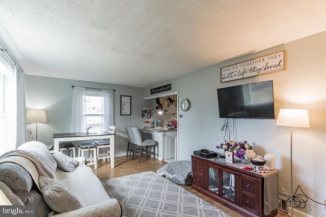 1901 CARTON RD, Hatboro, PA 19040