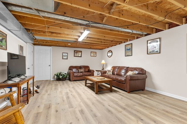 11264 Cedarbrook Road, Roscoe, IL 61073