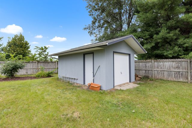 11264 Cedarbrook Road, Roscoe, IL 61073