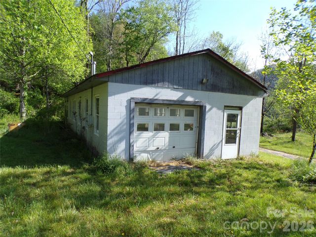 145 Kirks Drive, Hot Springs, NC 28743