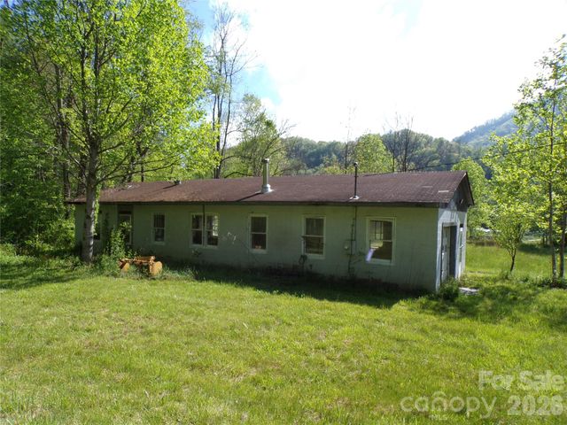 145 Kirks Drive, Hot Springs, NC 28743