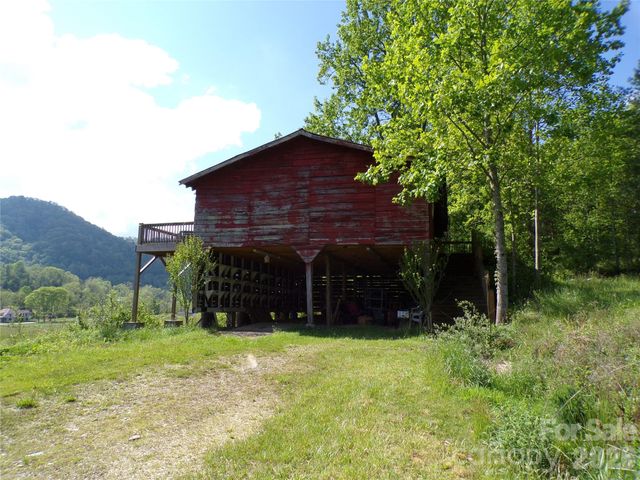 145 Kirks Drive, Hot Springs, NC 28743