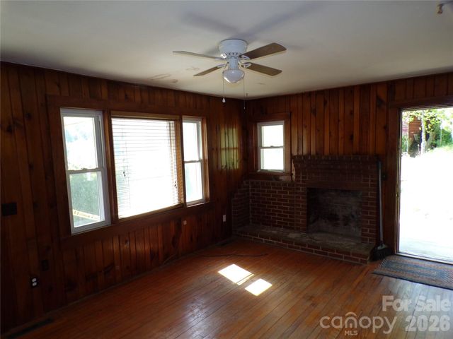 145 Kirks Drive, Hot Springs, NC 28743