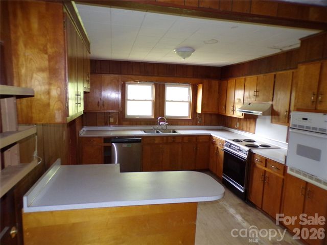 145 Kirks Drive, Hot Springs, NC 28743