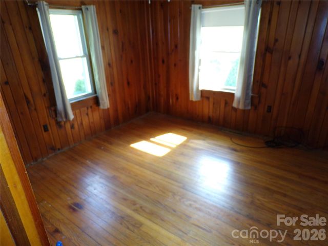 145 Kirks Drive, Hot Springs, NC 28743