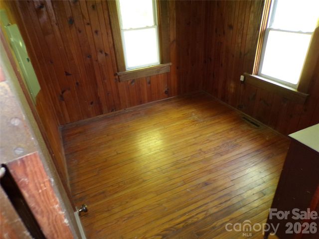145 Kirks Drive, Hot Springs, NC 28743