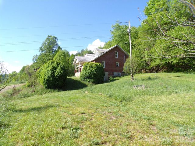 145 Kirks Drive, Hot Springs, NC 28743