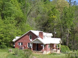 145 Kirks Drive, Hot Springs, NC 28743