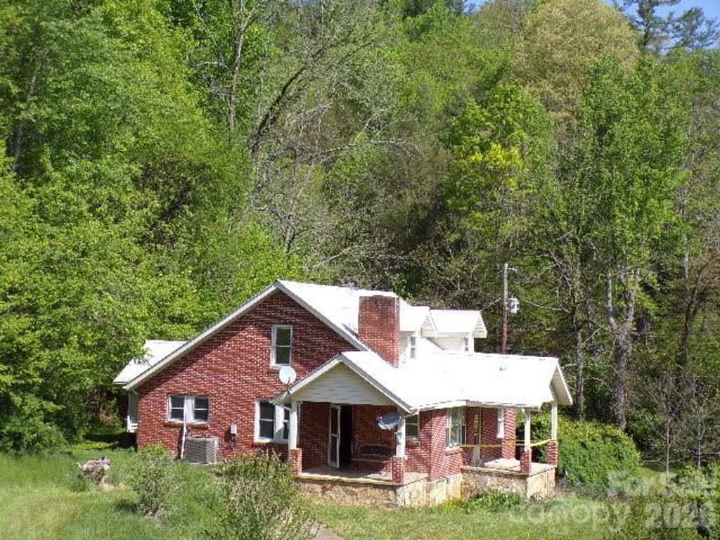 145 Kirks Drive, Hot Springs, NC 28743
