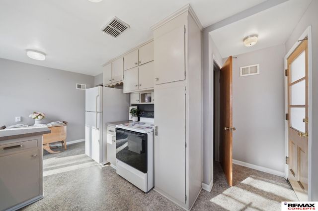 924 S 39th Street, Lincoln, NE 68510