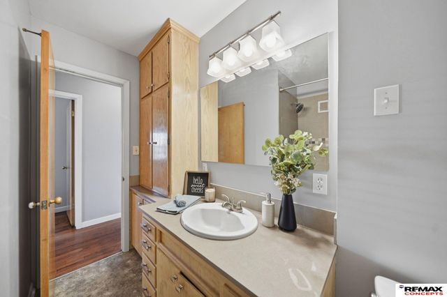 924 S 39th Street, Lincoln, NE 68510