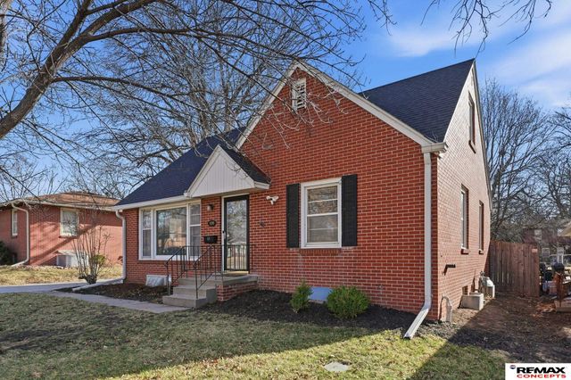 924 S 39th Street, Lincoln, NE 68510