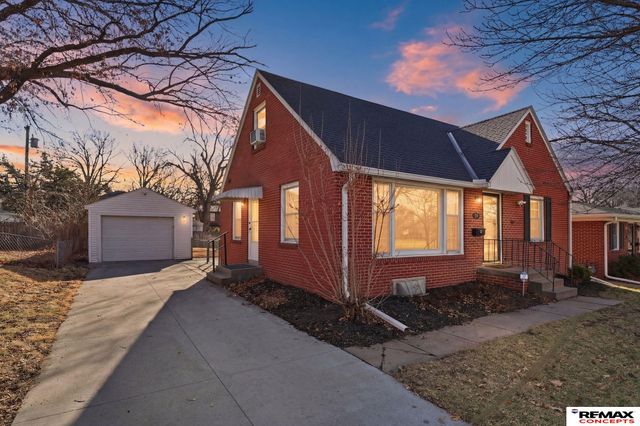 924 S 39th Street, Lincoln, NE 68510