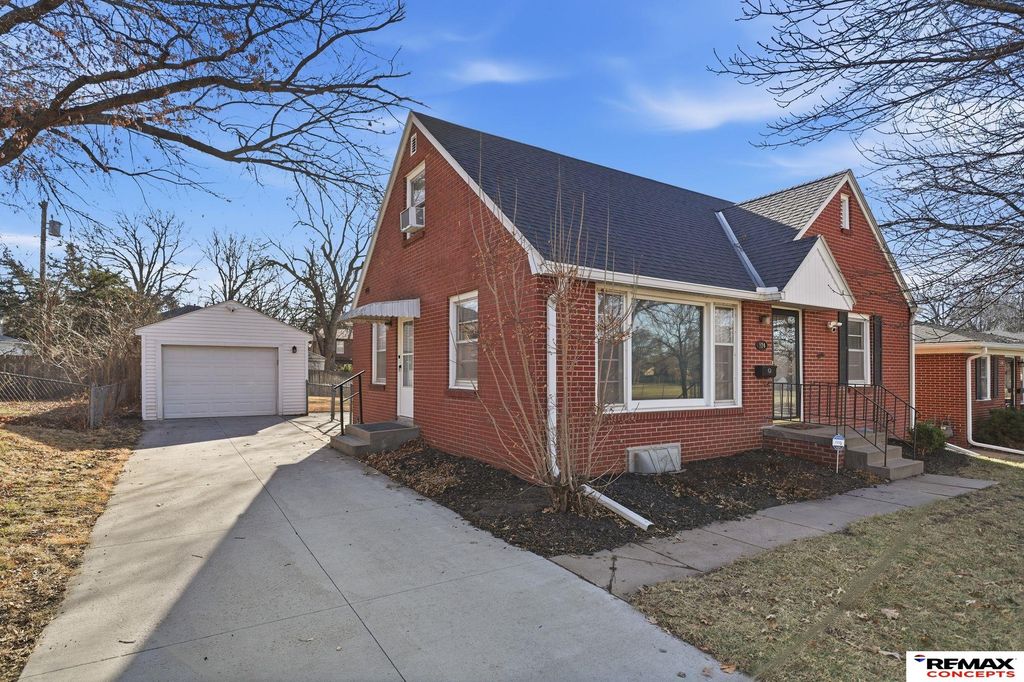 924 S 39th Street, Lincoln, NE 68510