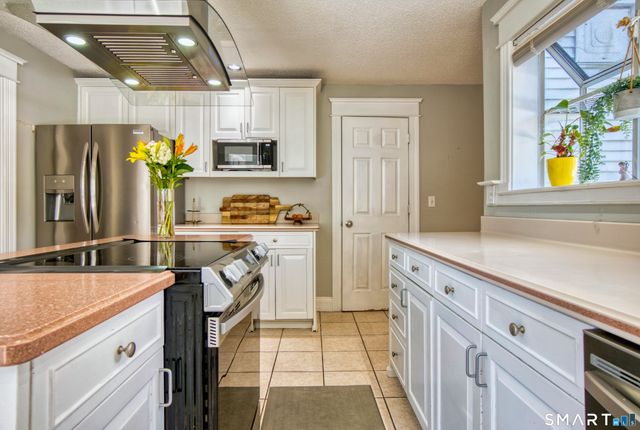 21 Lancaster Road, Manchester, CT 06040