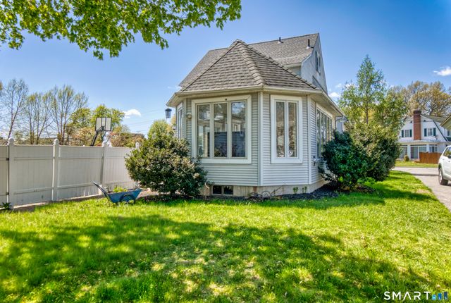 21 Lancaster Road, Manchester, CT 06040