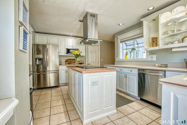 21 Lancaster Road, Manchester, CT 06040