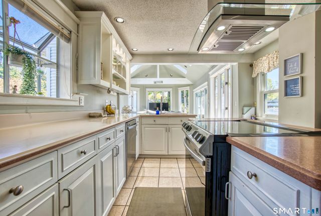 21 Lancaster Road, Manchester, CT 06040