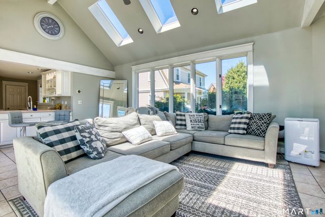 21 Lancaster Road, Manchester, CT 06040